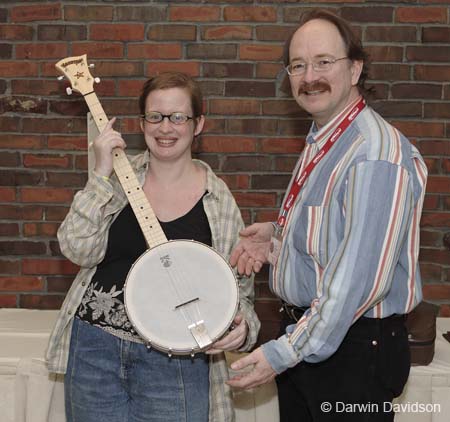 2007 Joe Val banjo raffle winner-0788