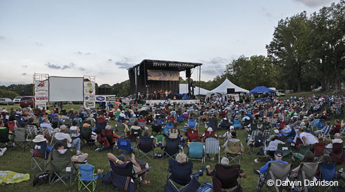 ROMP attendees enjoying Cherryholmes-5072